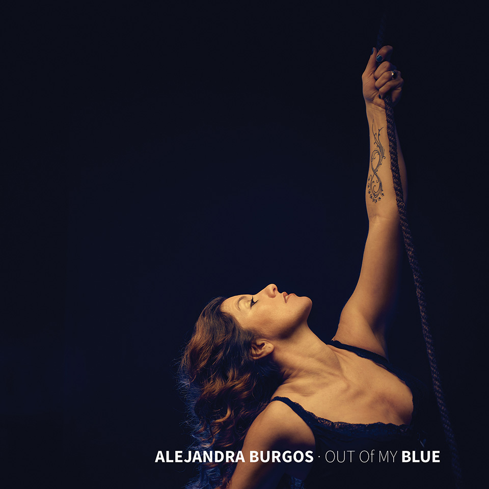 Diseño de caratulas para discos y sesiones de fotos para músicos en Asturias, Alejandra Burgos, CD Out of my Blue